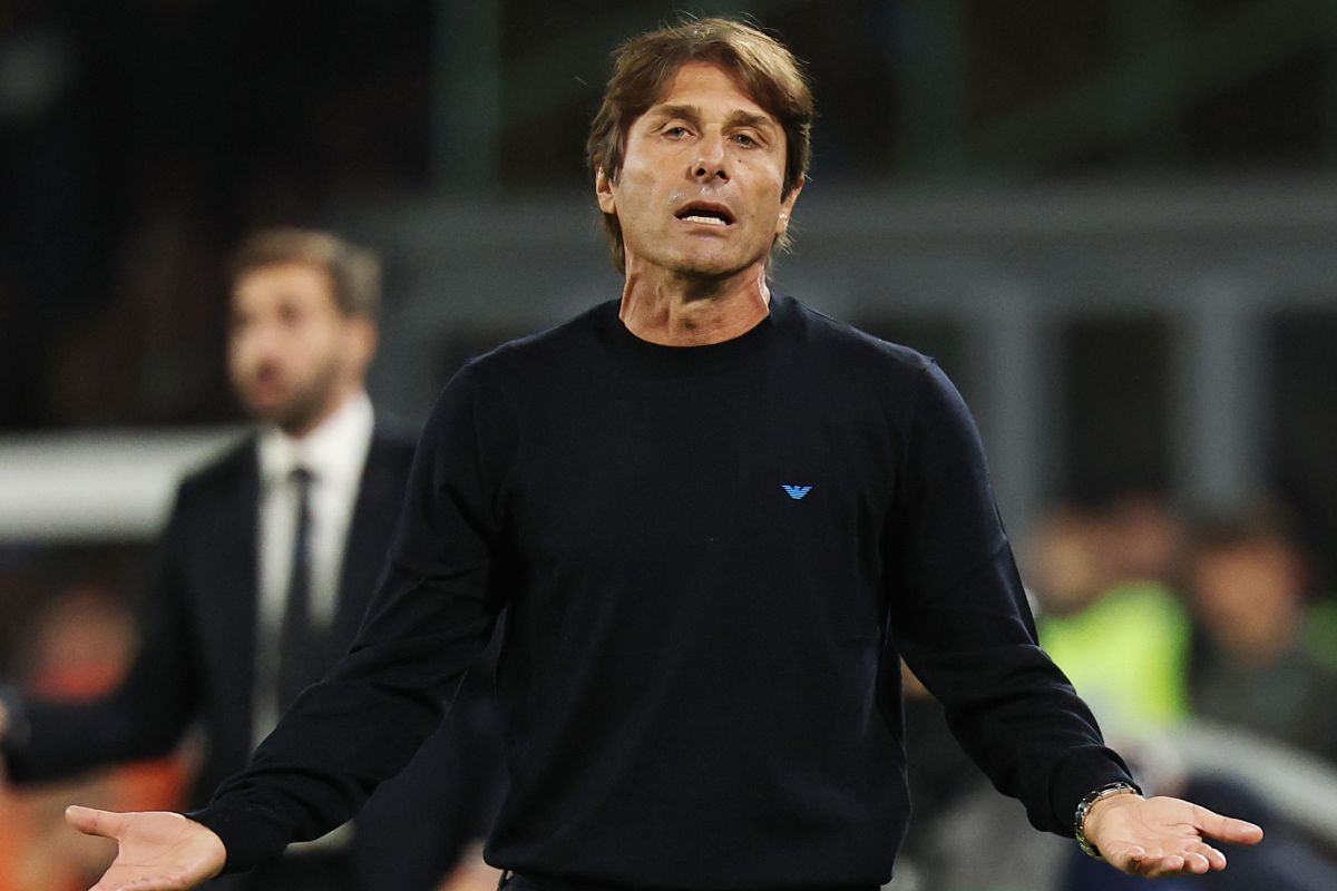 Antonio Conte si dispera in panchina