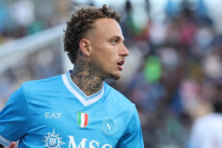 Noa Lang durante una partita del Napoli