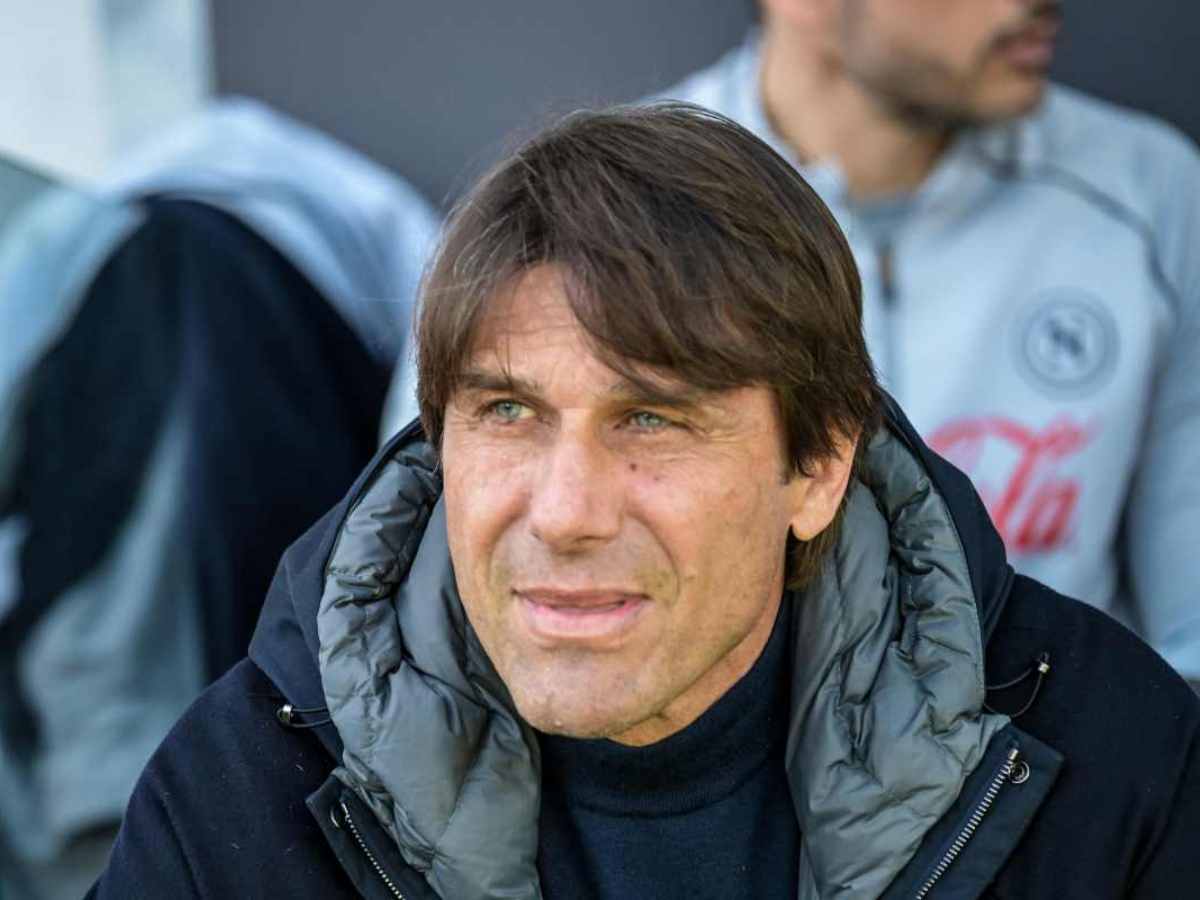 Napoli's Head Coach Antonio Conte during the italian soccer Serie A match between Venezia Football Club vs SSC Napoli on March 16, 2025 at the Pier Luigi Penzo stadium in Venice, Italy