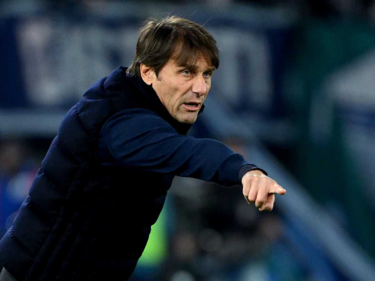 Antonio Conte dà indicazioni