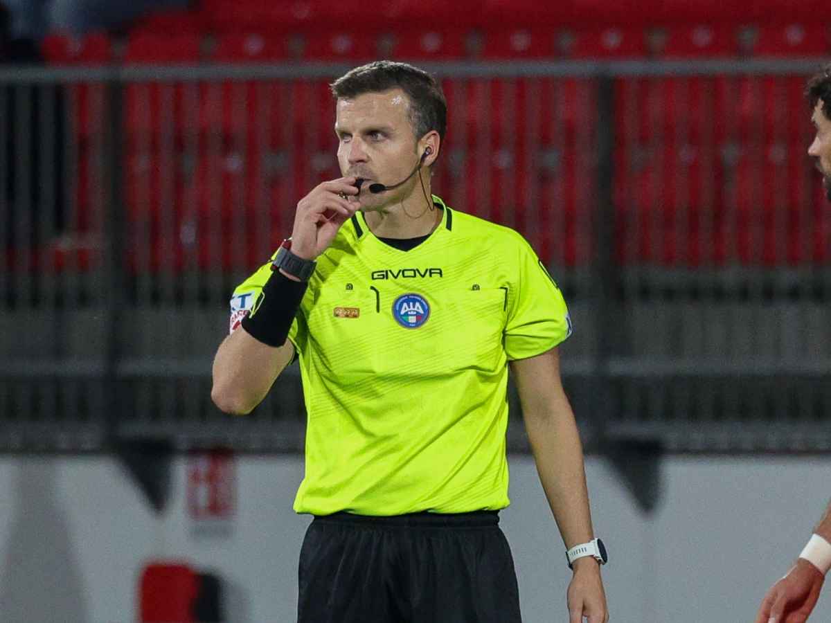 Referee Federico La Penna during the Italian Serie A soccer match between AC Monza and AS Roma at U-Power Stadium in Monza, Italy, 6 October 2024