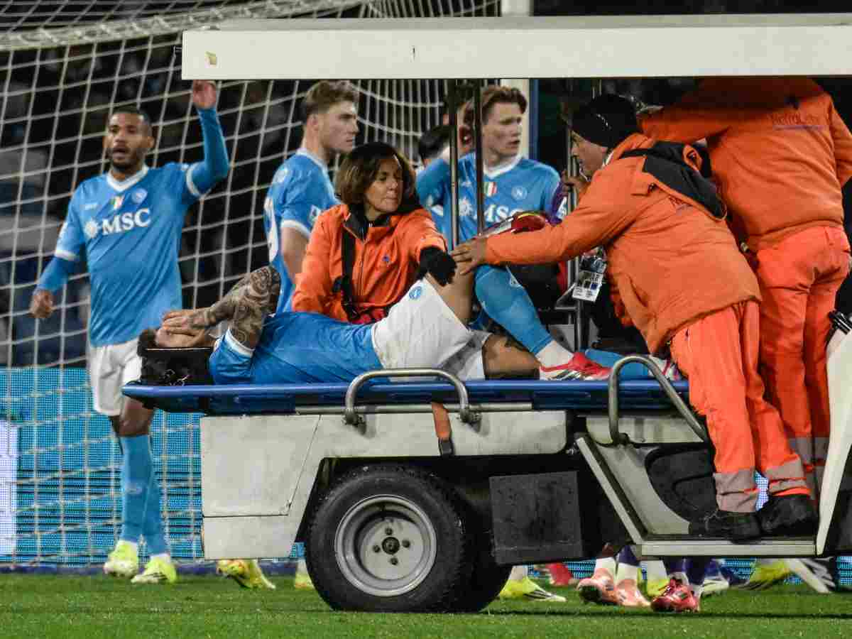 Giovanni Di Lorenzo in barella 