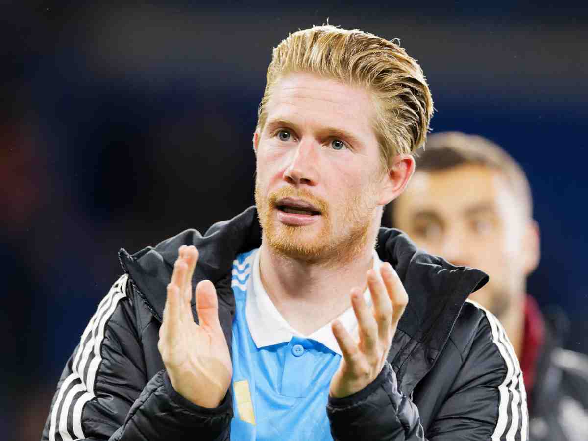 Kevin De Bruyne applaude