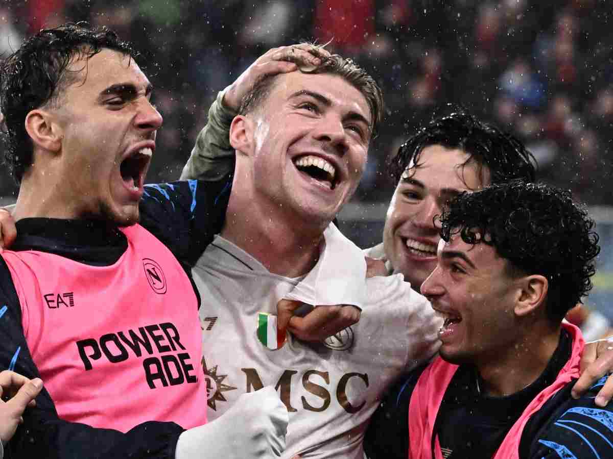 Napoli esulta dopo il gol di Hojlund