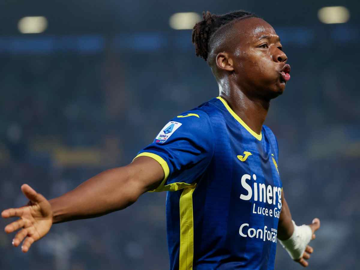 Hellas Verona's Tijjani Noslin jubilates after scoring the goal 1-1 during the Italian Serie A soccer match Hellas Verona vs FC Internazionale at Bentegodi stadium in Verona