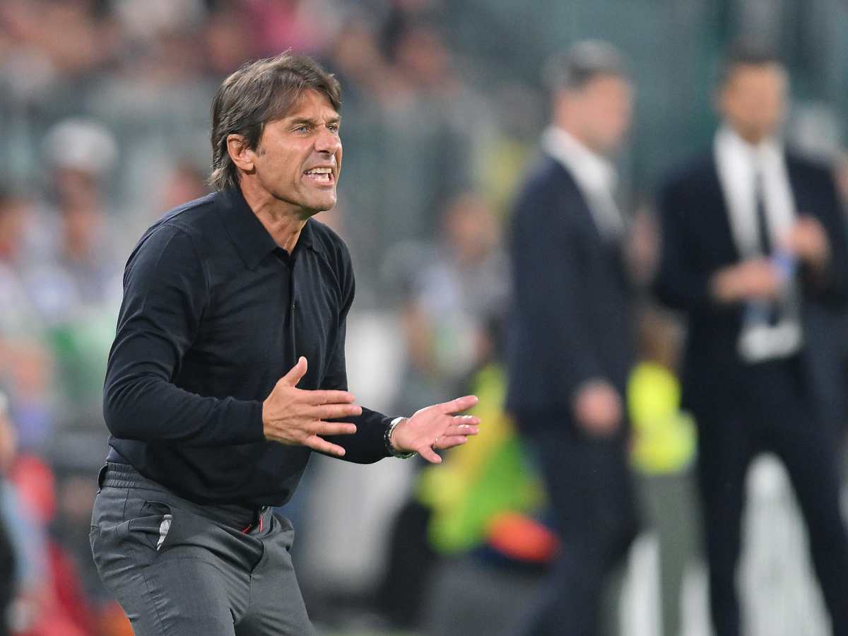Napoli coach Antonio Conte gesture during the italian Serie A soccer match Juventus FC vs SSC Napoli at the Allianz Stadium in Turin