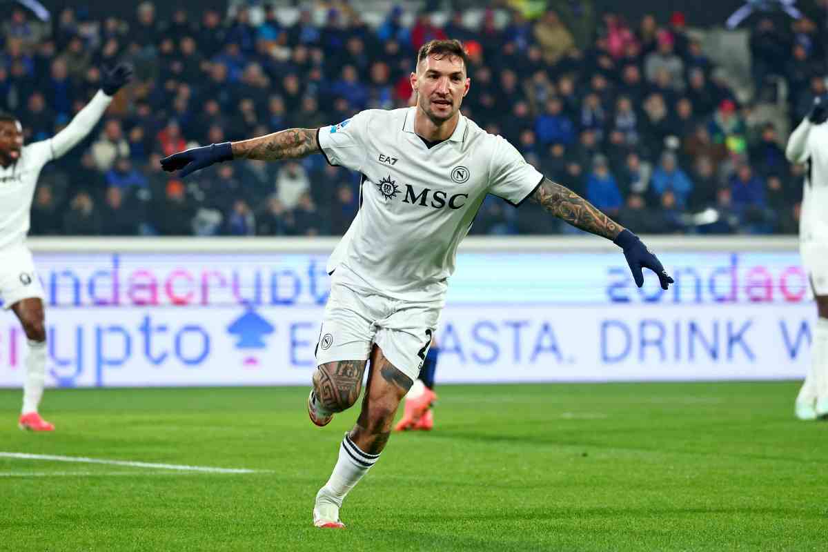 Matteo Politano esulta dopo un gol