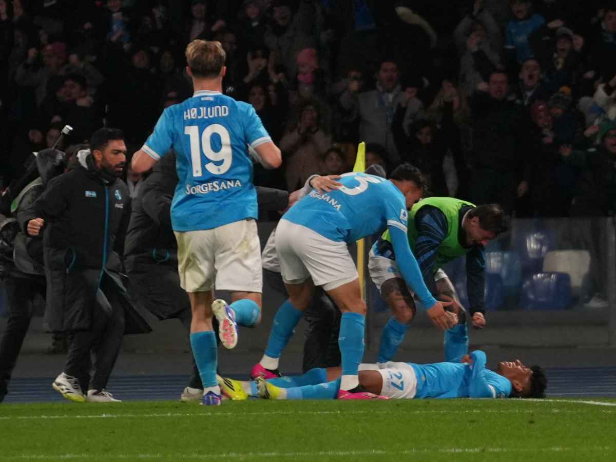 Napoli esulta dopo il gol contro la Roma