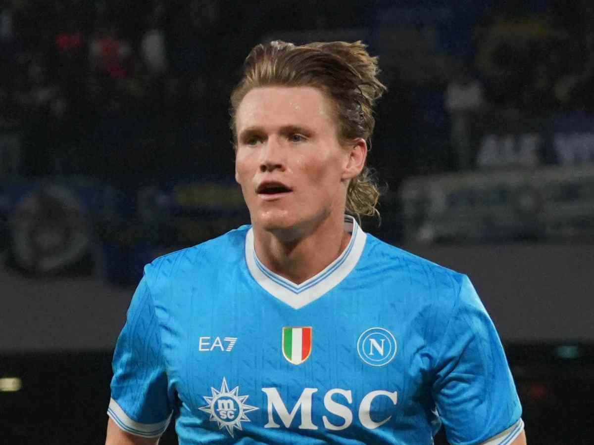 Scott McTominay corre 