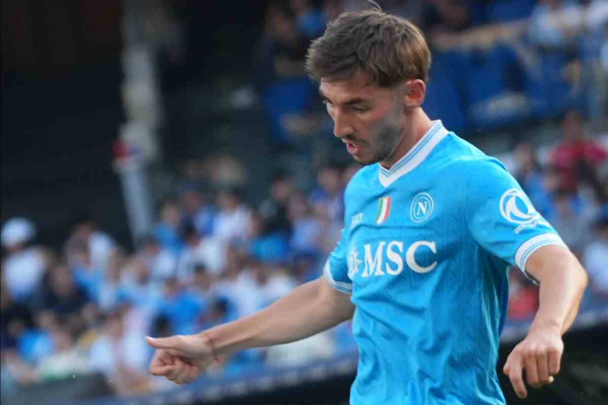 Billy Gilmour in azione con il Napoli