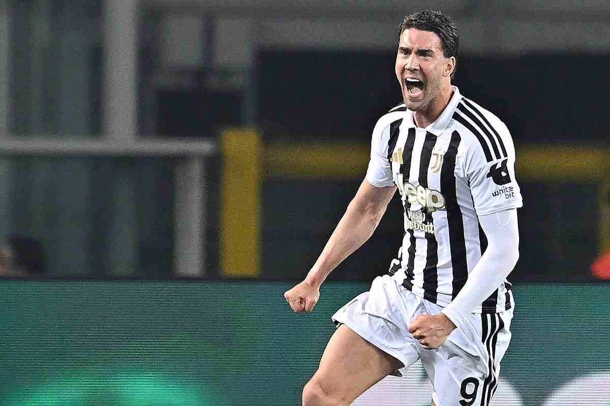 Dusan Vlahovic esulta dopo un gol