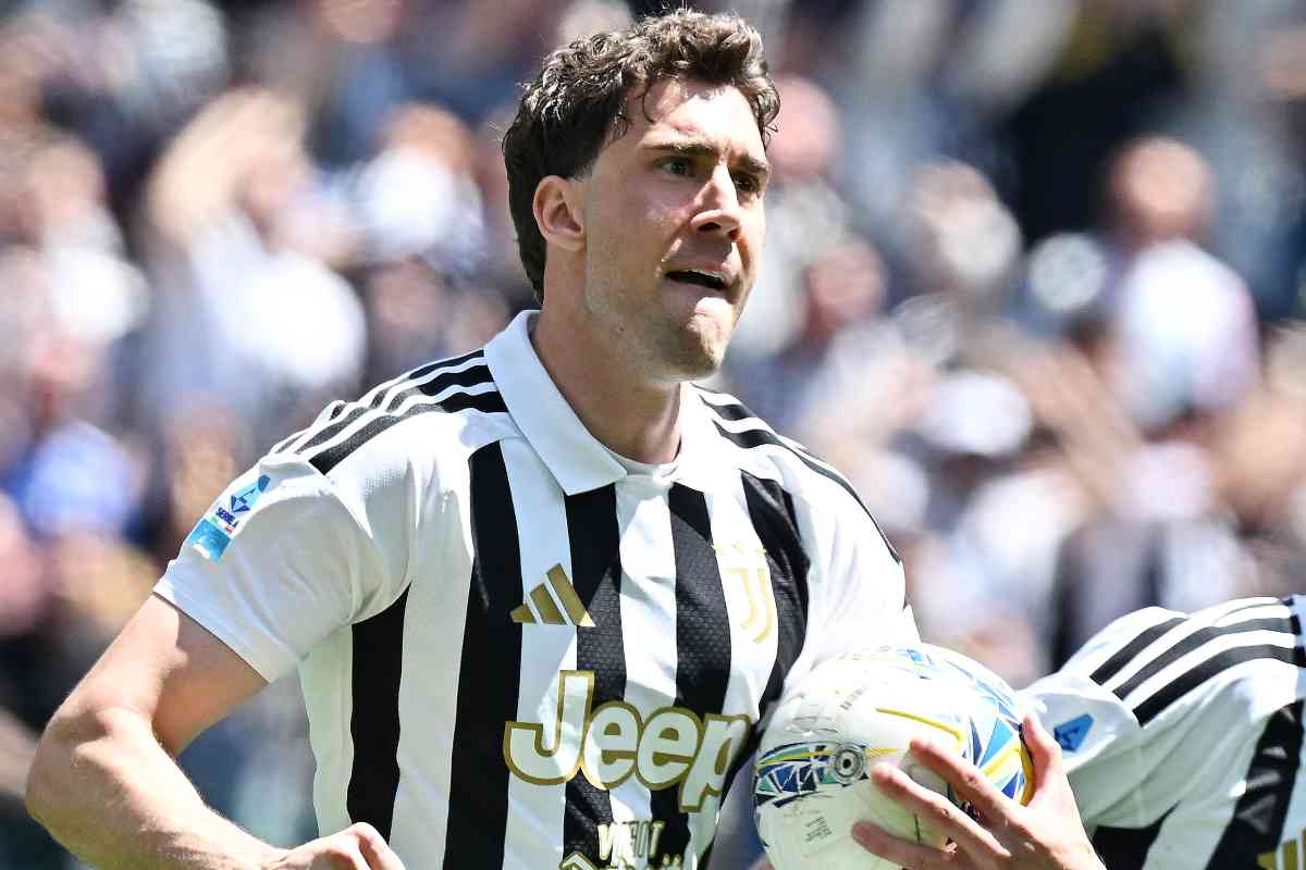 Dusan Vlahovic esulta dopo un gol
