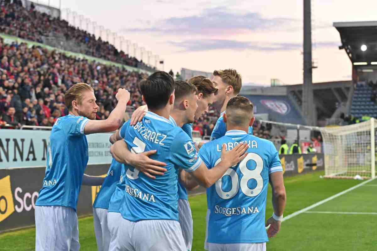 Il Napoli esulta dopo un gol