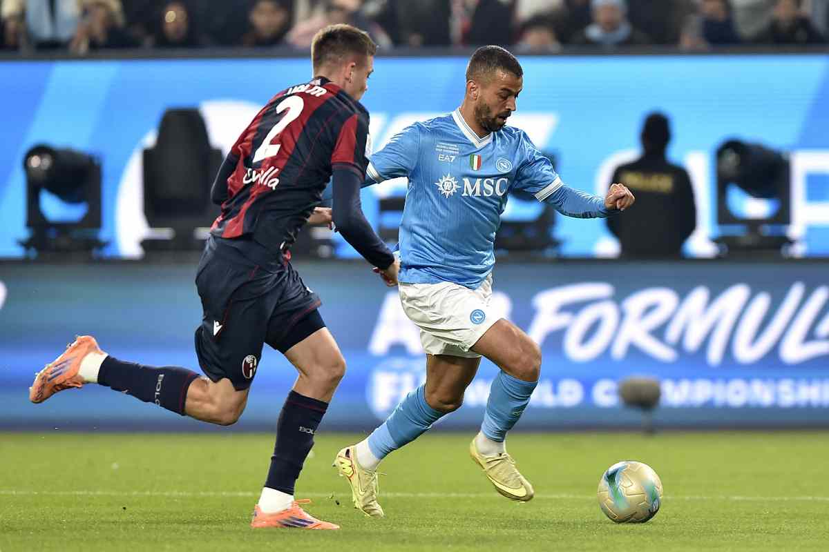 Leonardo Spinazzola in azione con il Napoli in Supercoppa