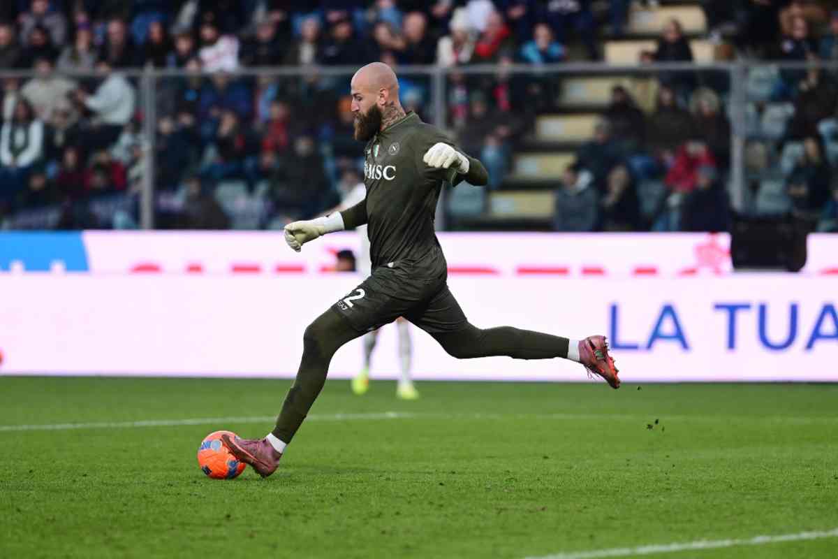 Vanja Milinkovic-Savic impegnato in un rinvio