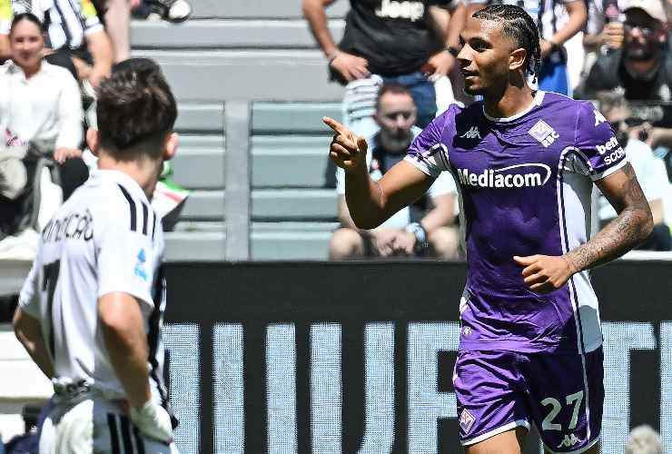 Cher Ndour esulta dopo un gol