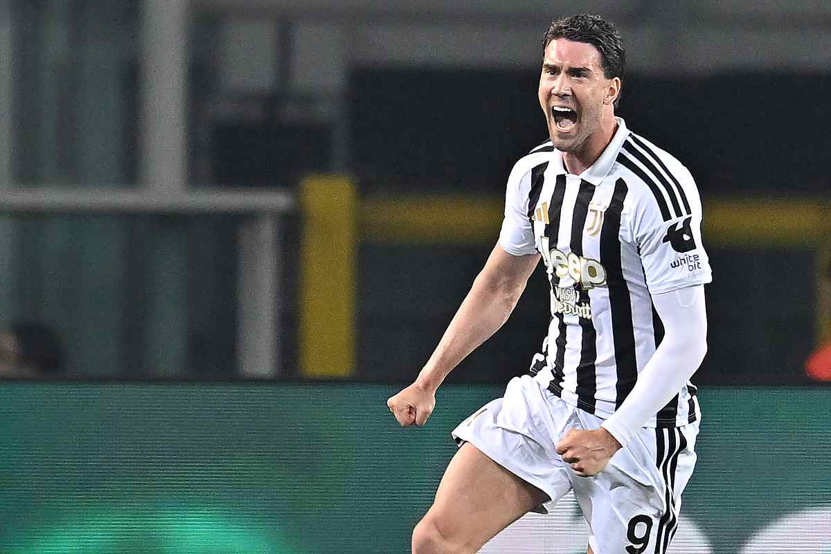 Dusan Vlahovic esulta dopo un gol