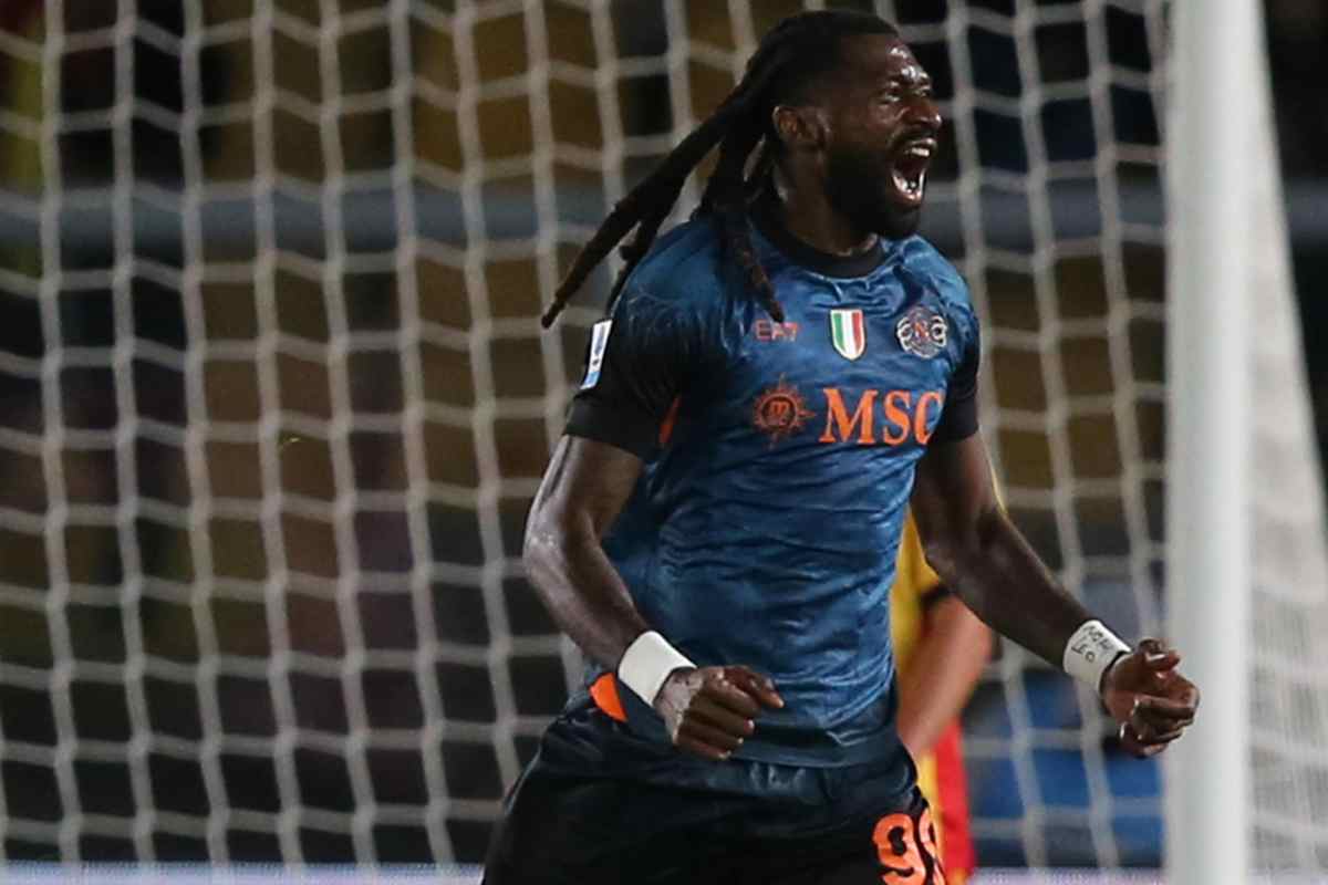 Franck Anguissa esulta dopo un gol